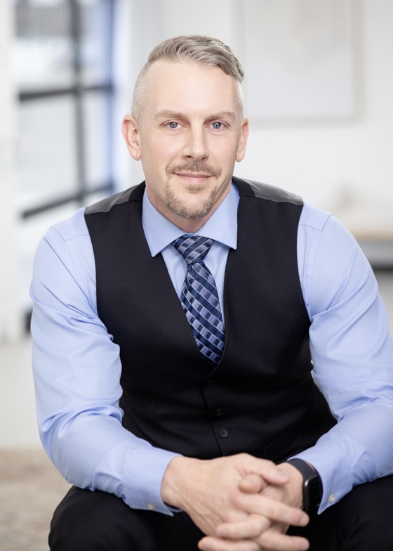 Dr. Jared Larsen, DC, functional medicine expert specializing in weight loss, gut health, hormone balance, and metabolic disorders.